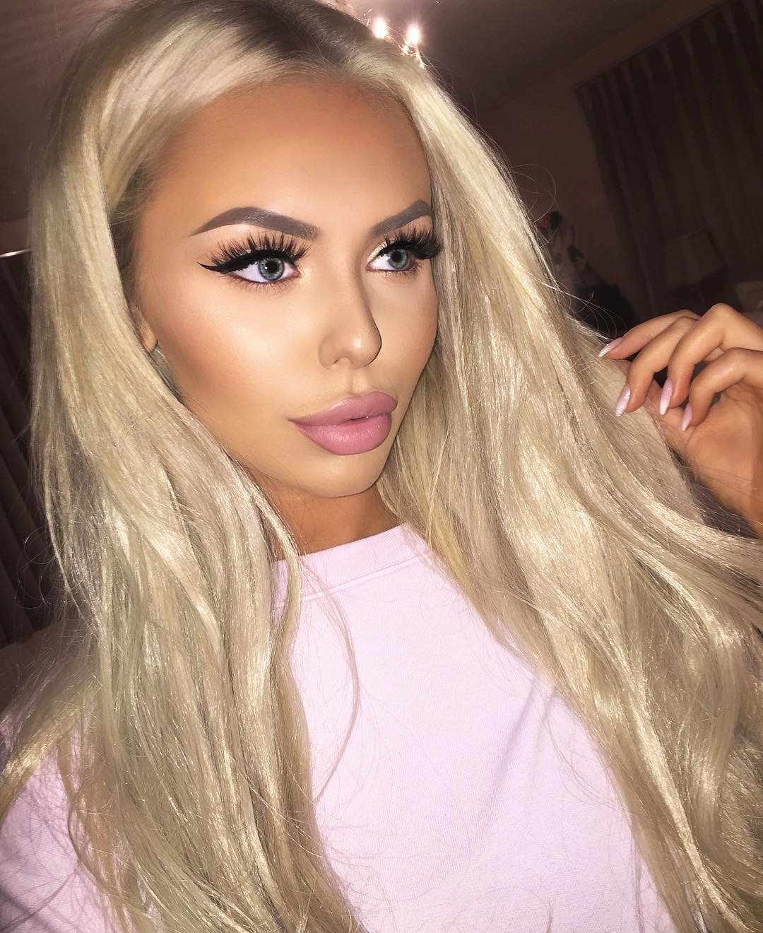 Девушка ищет мужчину для встречи в формате БДСМ Девушка ищет мужчину для встречи в формате БДСМ