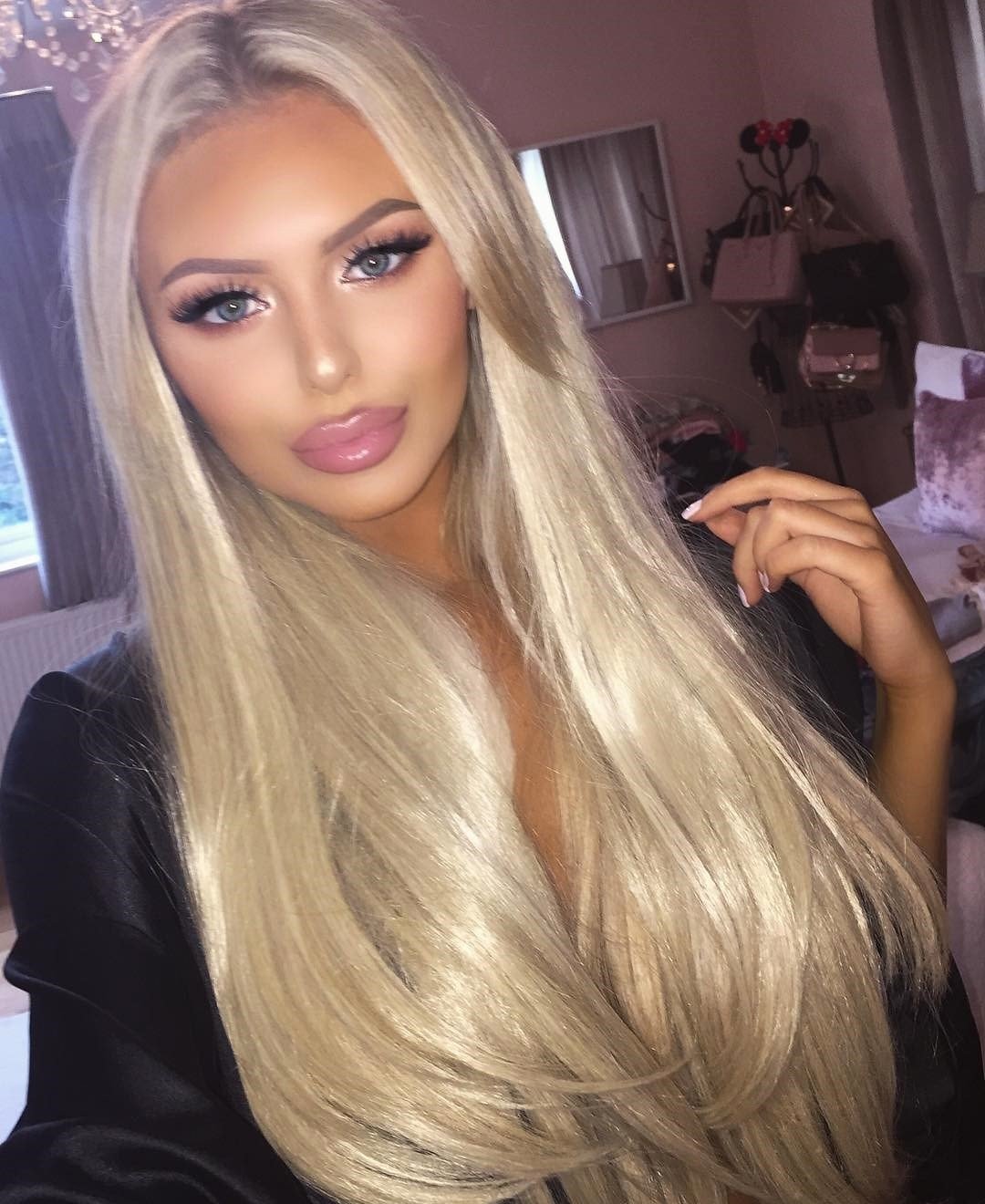 Девушка ищет мужчину для встречи в формате БДСМ Девушка ищет мужчину для встречи в формате БДСМ